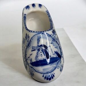 BLUE & WHITE DELFT STYLE CERAMIC CLOG SHOE MINIATURE